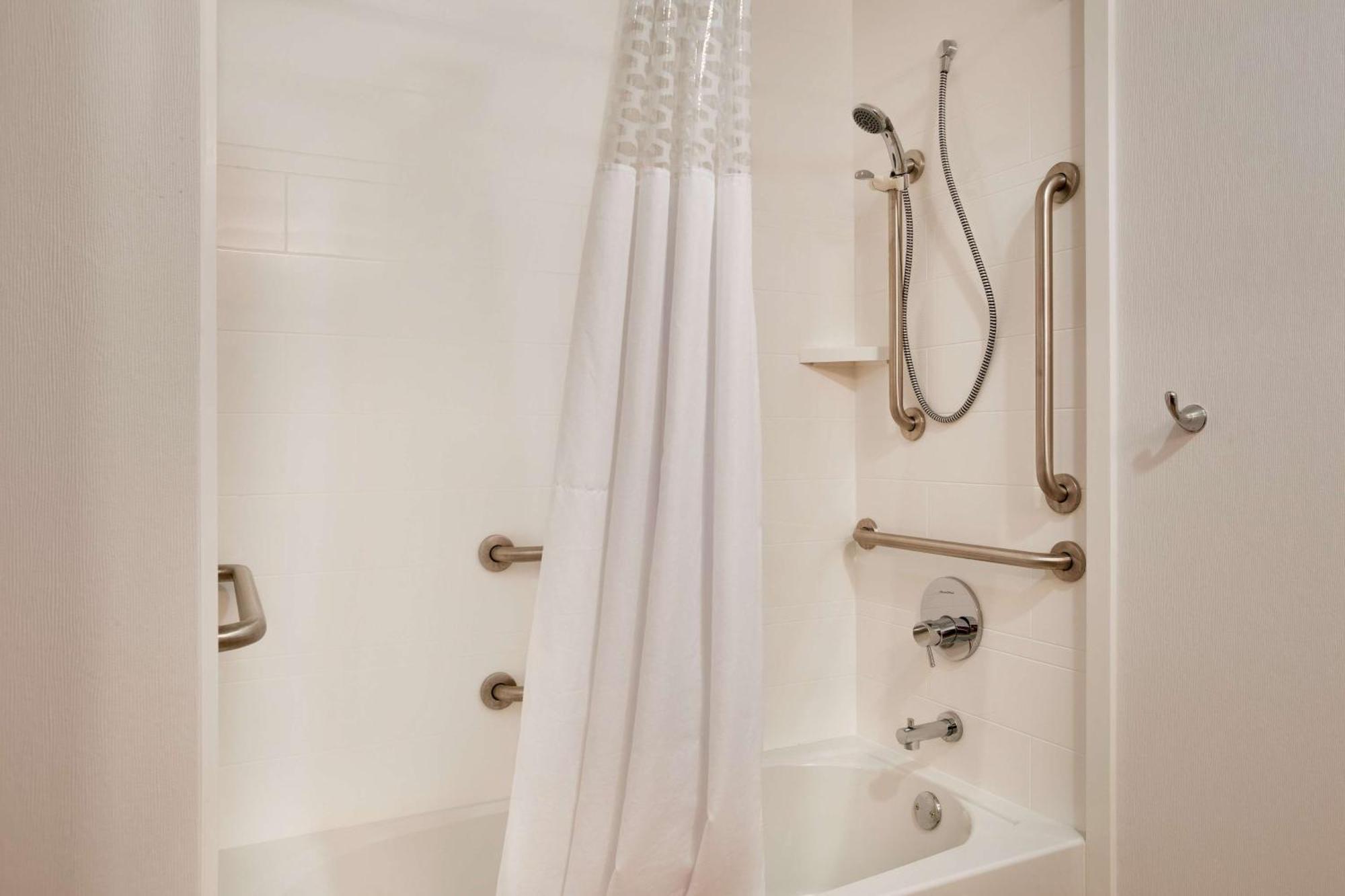 Hampton Inn & Suites Cleveland-Independence Ngoại thất bức ảnh
